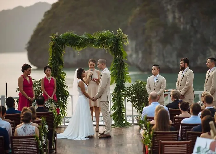Indochina Sails Hạ Long