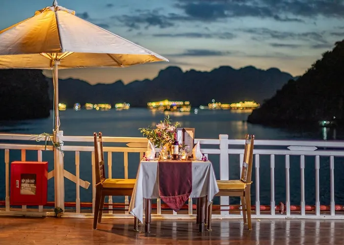 Indochina Sails Hạ Long