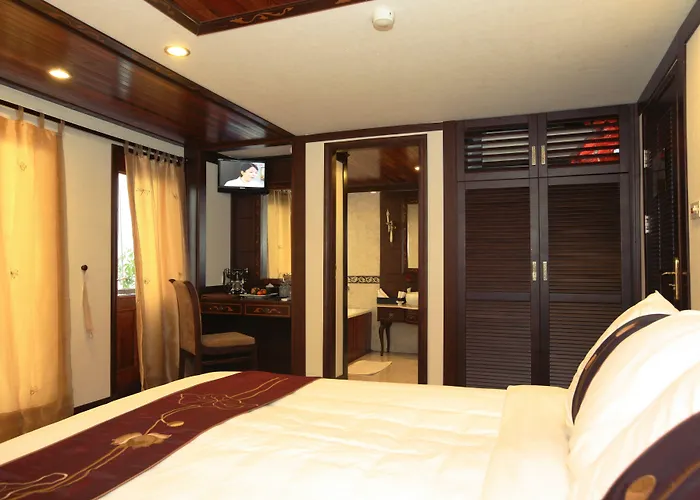 Indochina Sails 5*